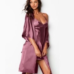 Victoria's Secret: Sheen Satin Robe Kimono M/L